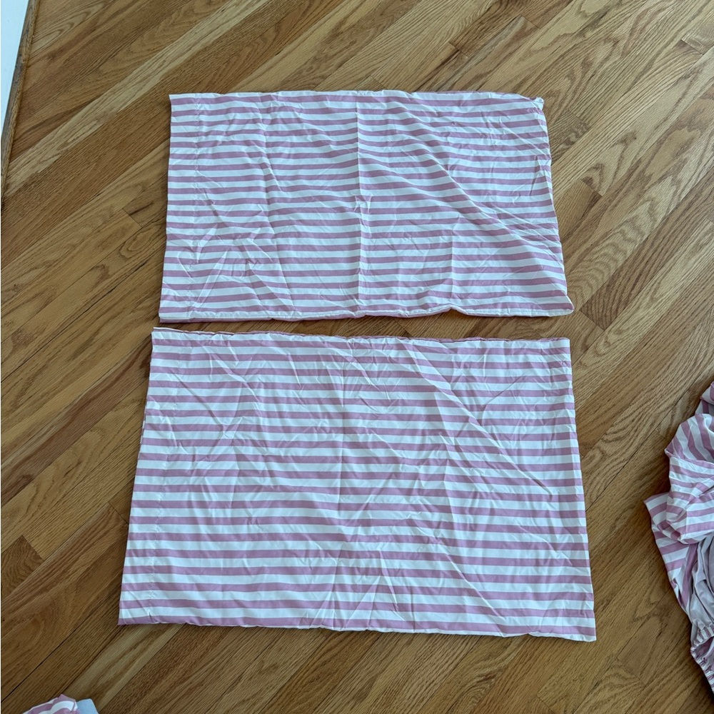 Pink and white striped bed sheet set - Queen - Picture 3 of 7